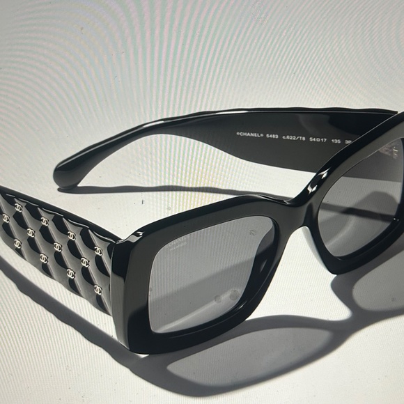 New Authenic CHANEL OVERSIZED SUNGLASSES - Picture 5 of 6
